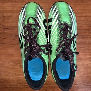 Umbro boys glide green soccer cleats